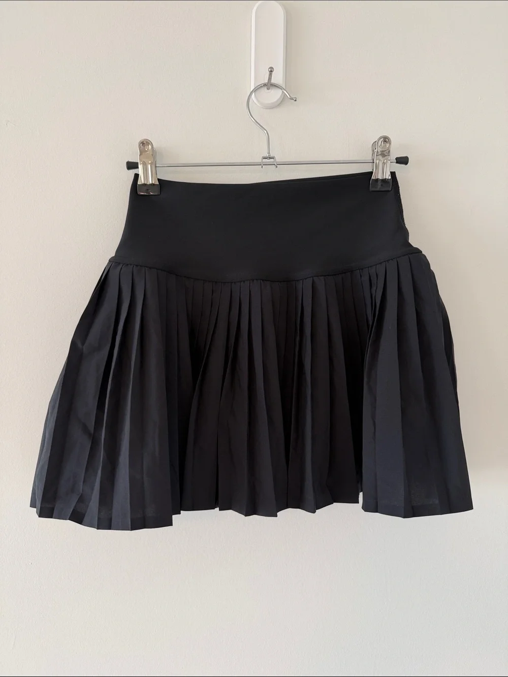 ALO Yoga Black Pleated Mini Skirt